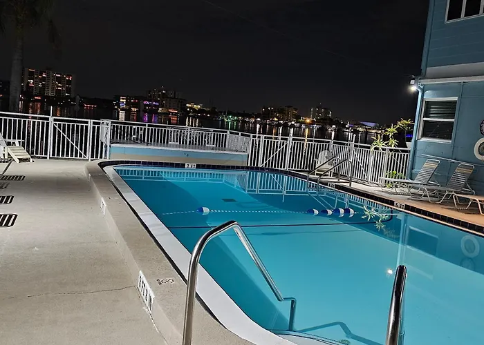 Mandaly Bay Efficiency Comfort Apartment Clearwater Beach